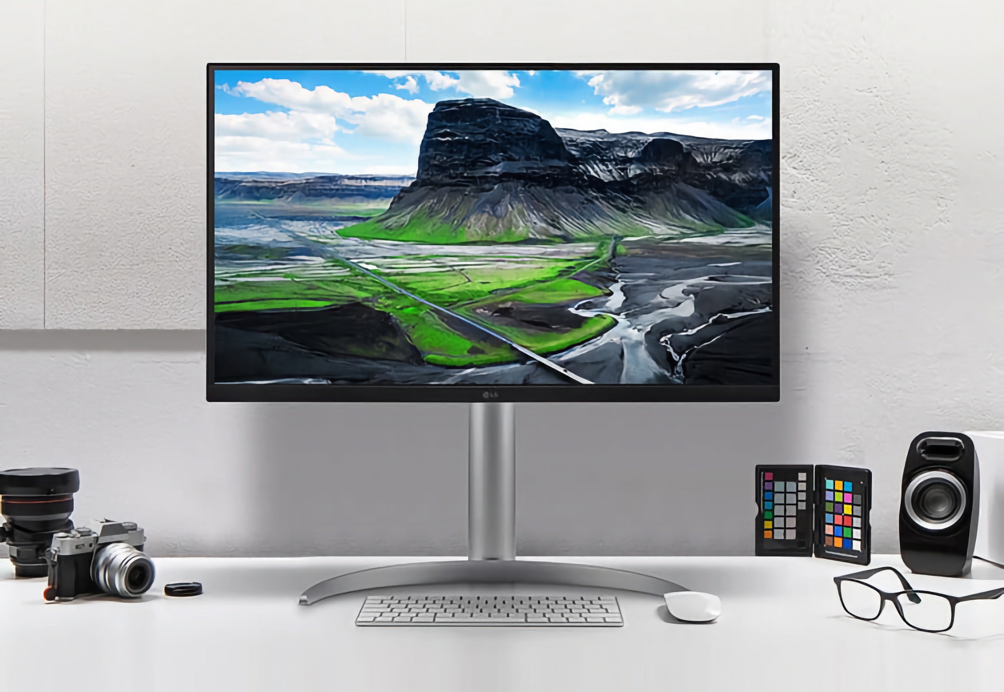 LG UltraFine 27UQ850V: 4K monitor with 27-inch IPS Black screen and 90W USB-C support with Power Delivery