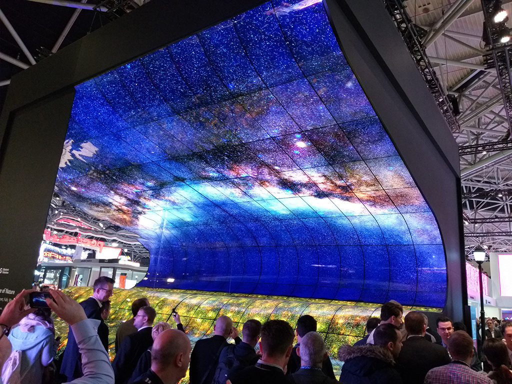 Фото дня: ефектні прозорі OLED-панелі LG