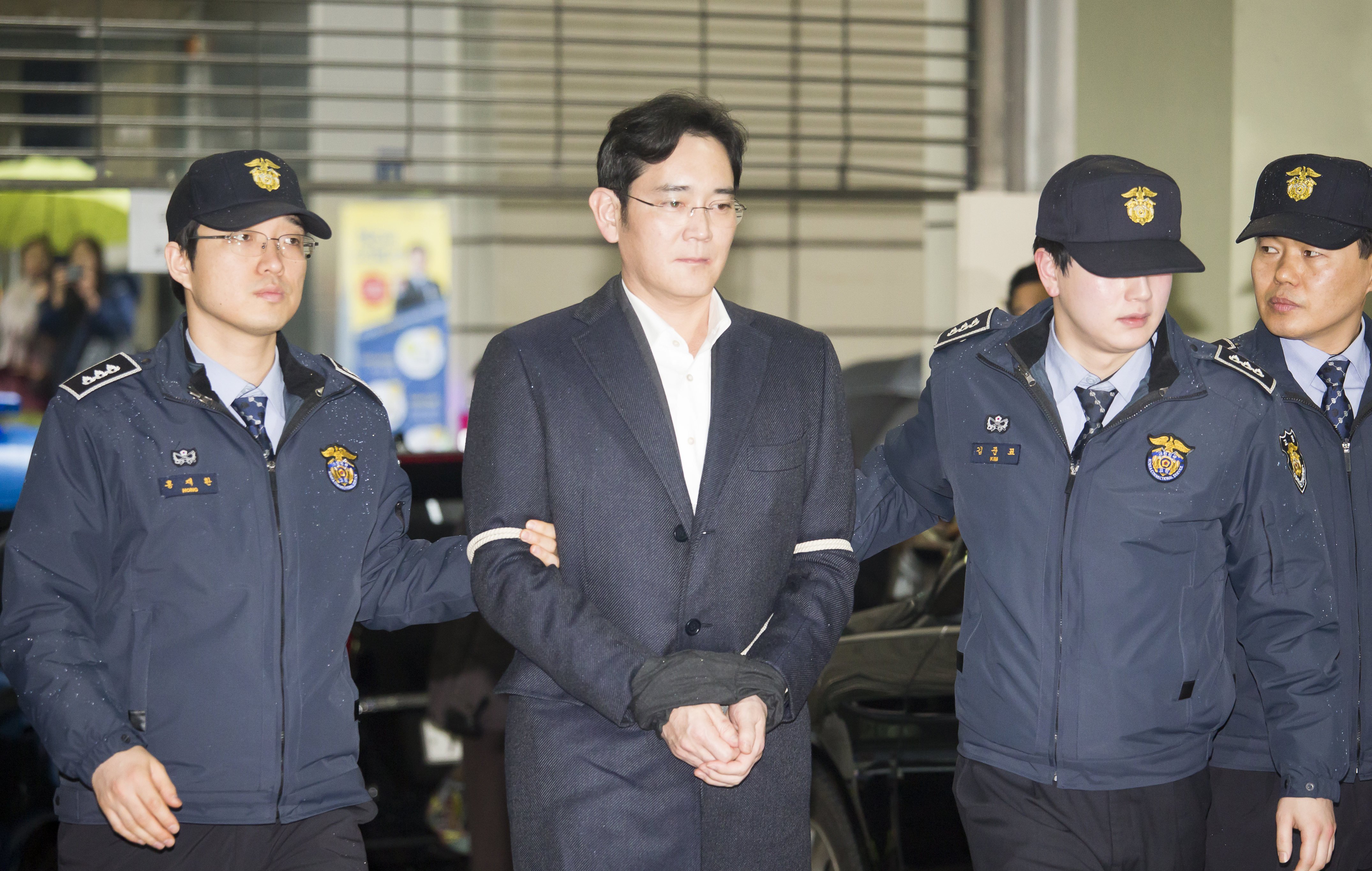 У Південній Кореї помилували віце-президента Samsung - тепер він знову може очолити компанію