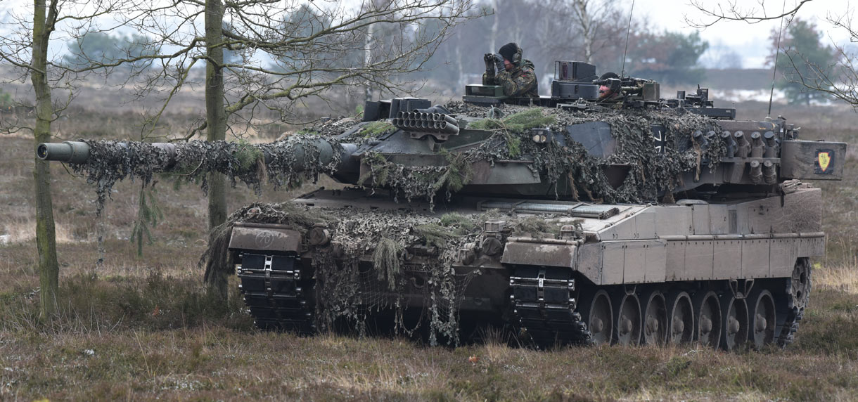 Українські військові вперше постріляли з танків Leopard 2