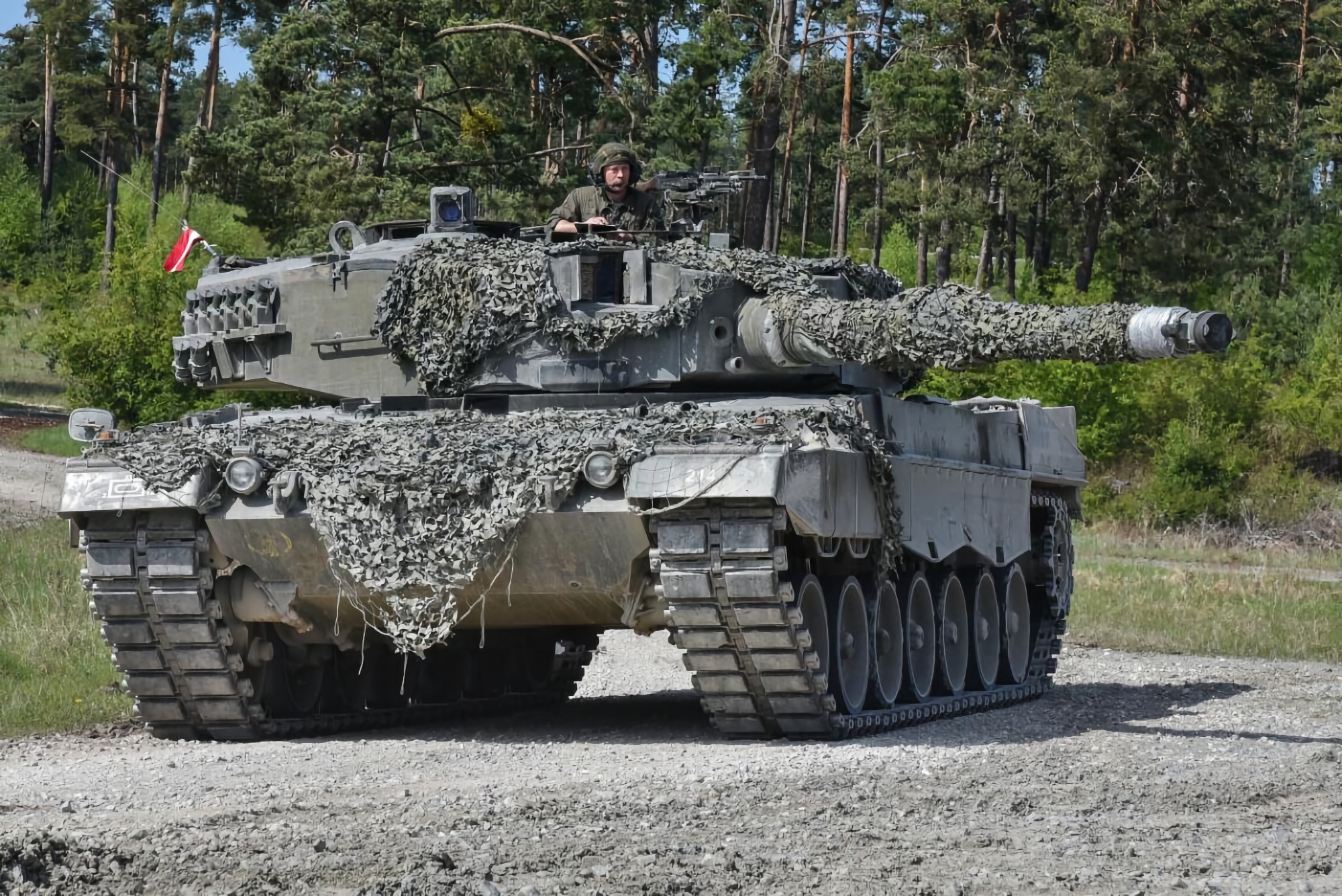 Officiel : L'Espagne va transférer 6 chars Leopard 2 à l'Ukraine