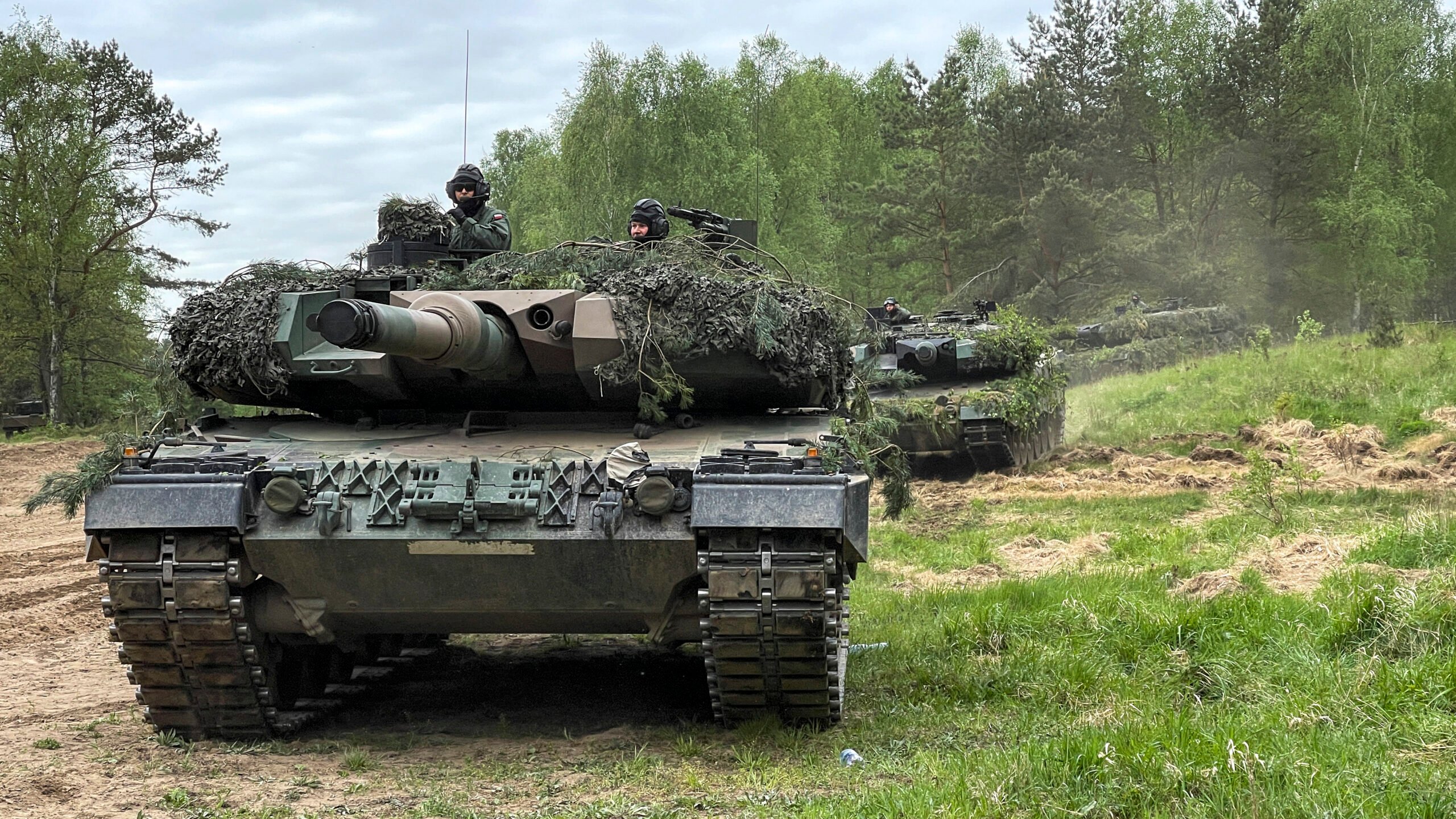 It's official: Poland transfers 14 German Leopard 2 tanks to Ukraine (updated)