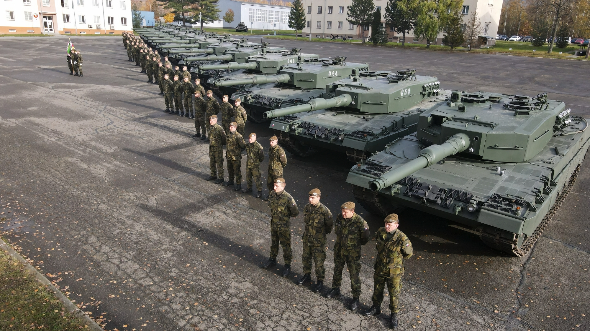 Німеччина передасть Чехії додаткову партію танків Leopard 2A4