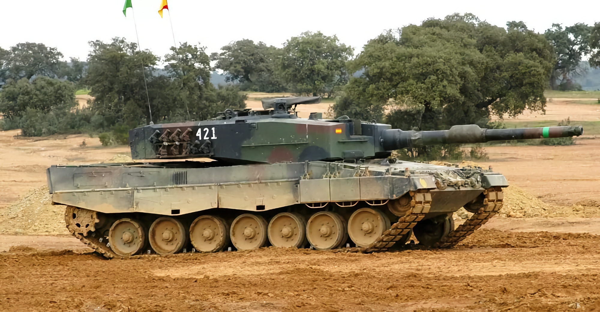 Officieel: Spanje heeft Oekraïne een extra partij Leopard 2 tanks en M113 pantserwagens gestuurd