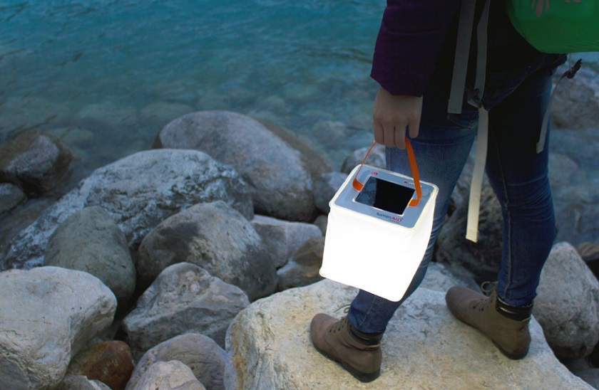 LuminAID — надувной фонарь и зарядное устройство для гаджетов на солнечной батарее