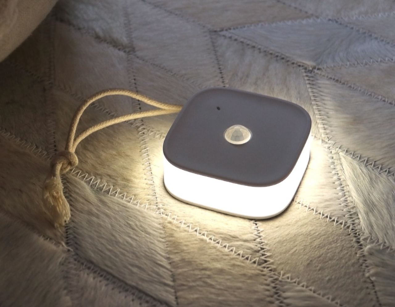 Luz nocturna inalámbrica con sensor de movimiento por $ 12