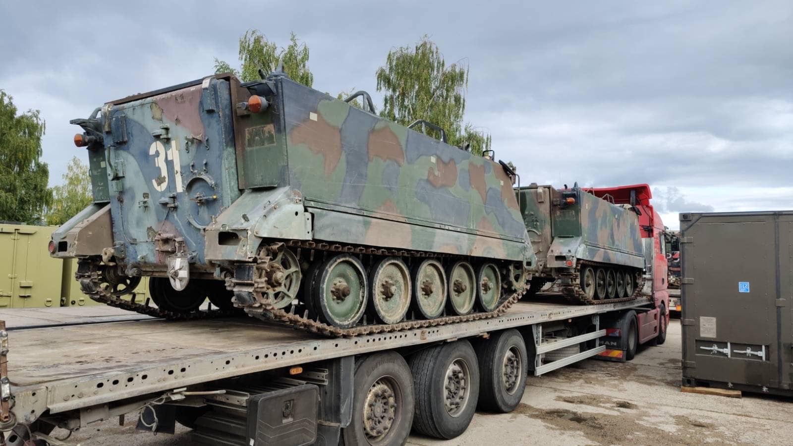 Литва забрала у ЗСУ для ремонту САУ Panzerhaubitze 2000 і відправила до України додаткову партію гусеничних бронетранспортерів M113