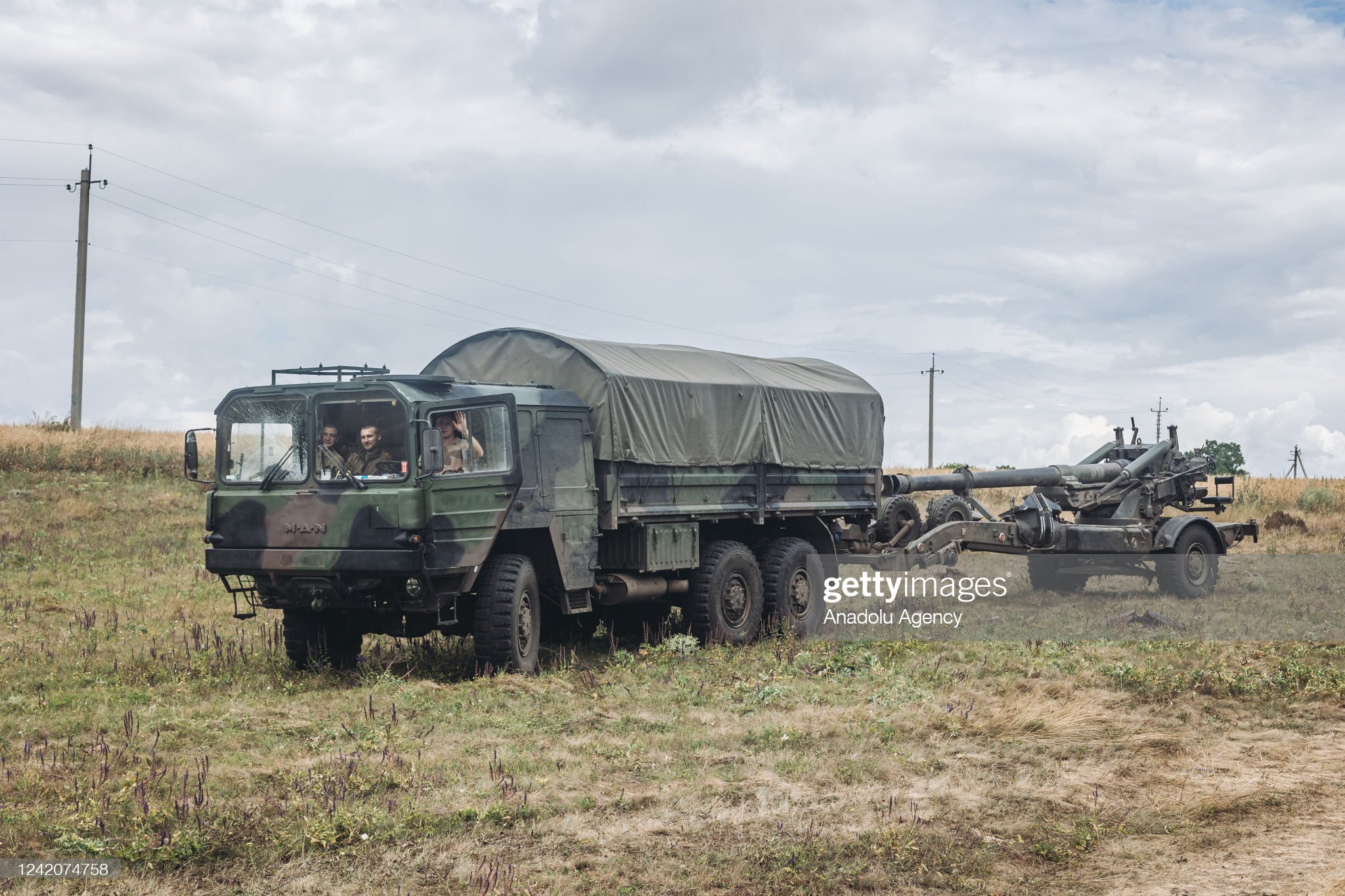 AFU uses German MAN Kat trucks to transport FH70 howitzers
