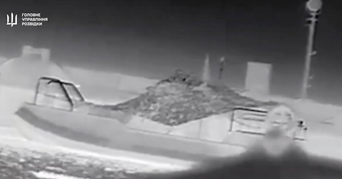 Magura V5 strike marine drone destroys enemy speedboat at night (video)
