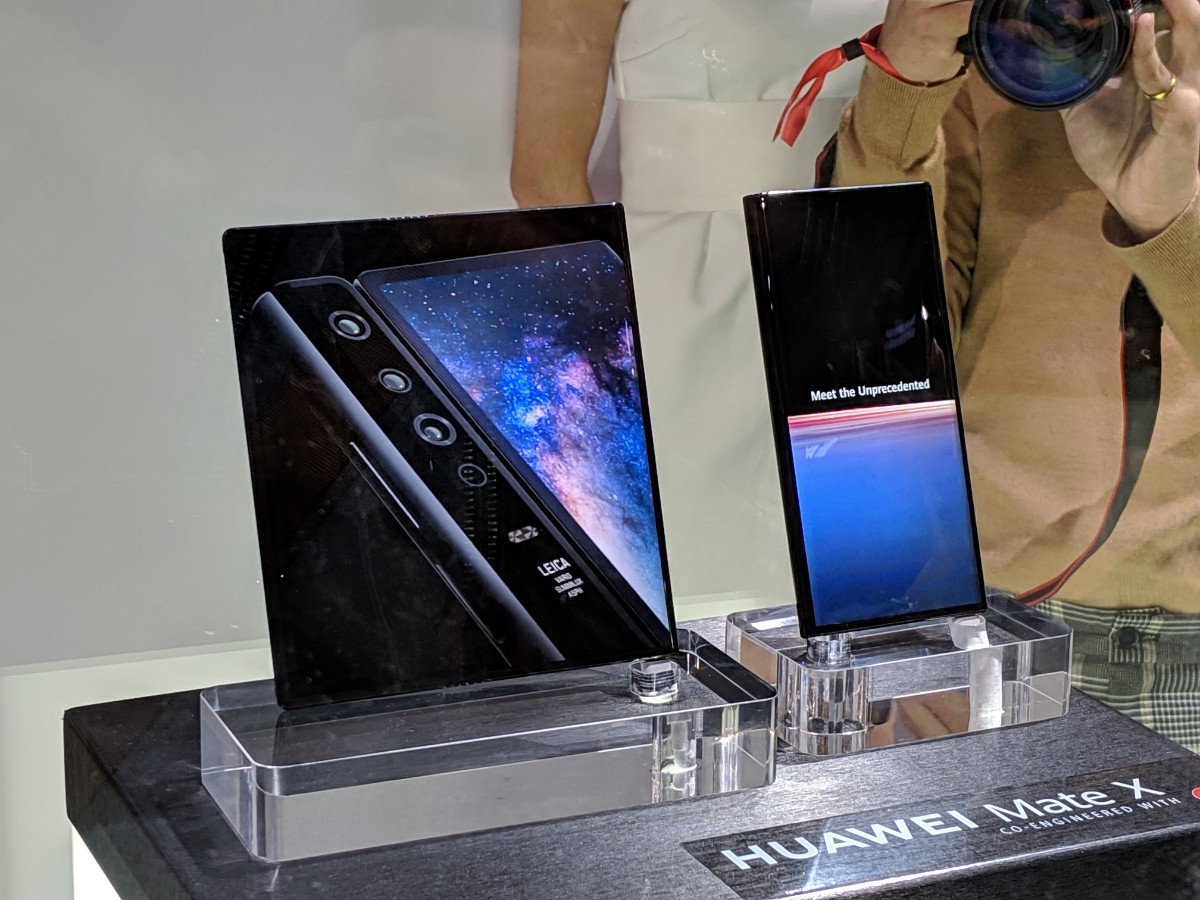 Складаний Huawei Mate X отримав дату старту продажів