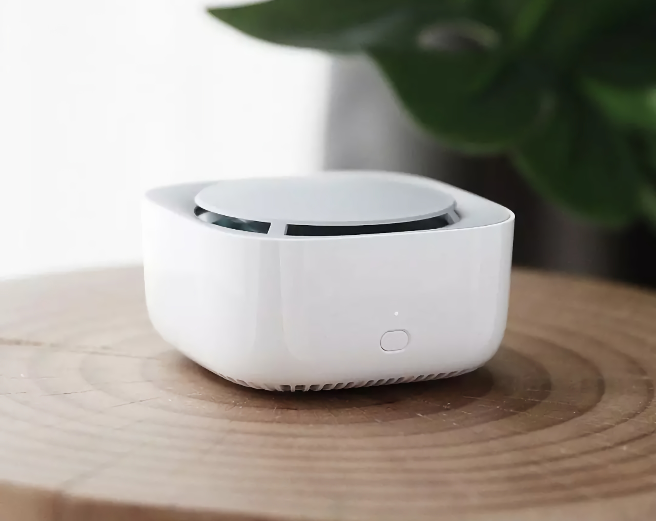 Xiaomi introduced MiJia Smart Mosquito Repellant 2: a smart fumigator with Bluetooth and voice assistant for $9