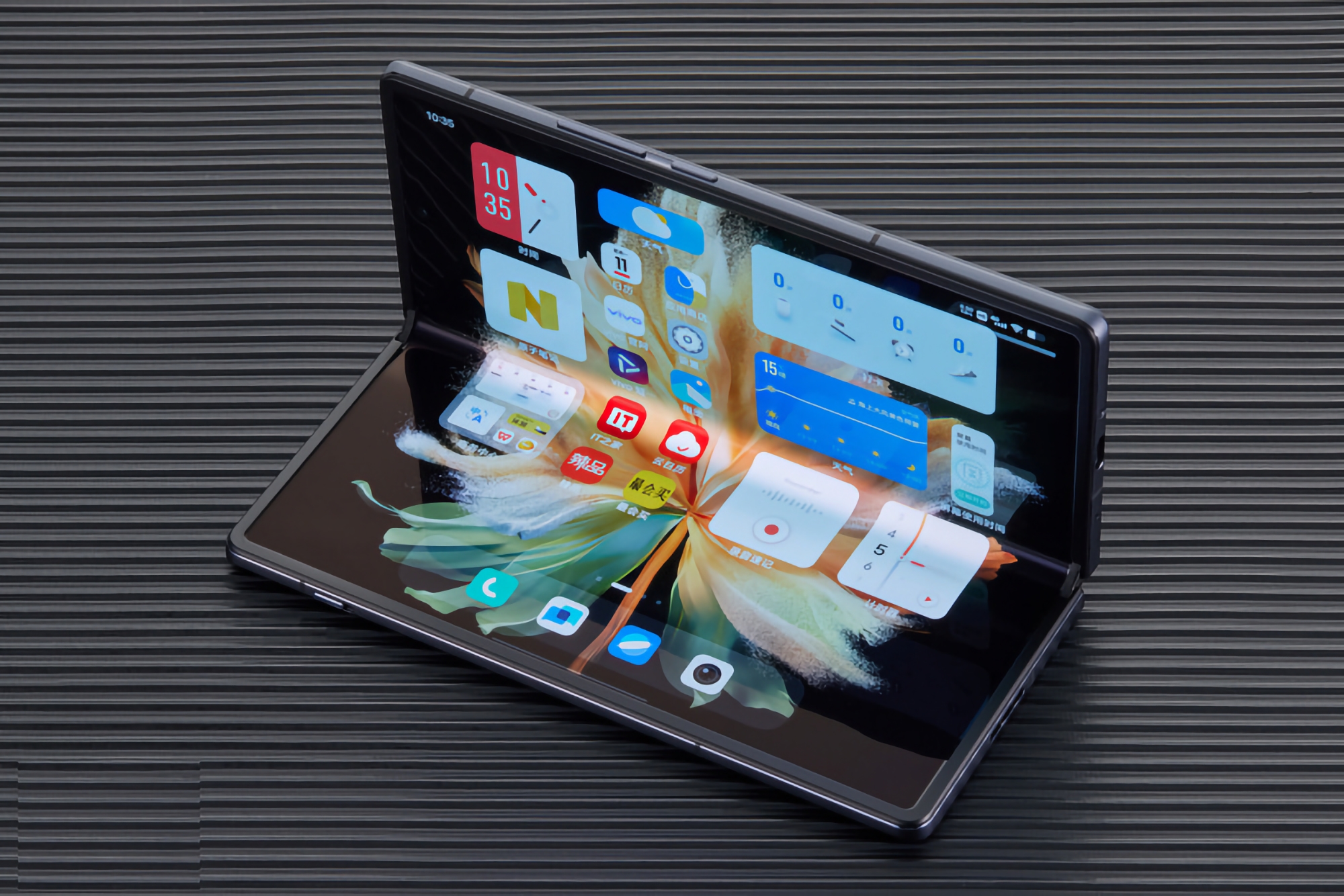 Microsoft працює над Surface Duo 3: це буде пристрій із гнучким екраном у стилі Galaxy Fold 4 та OPPO Find N2