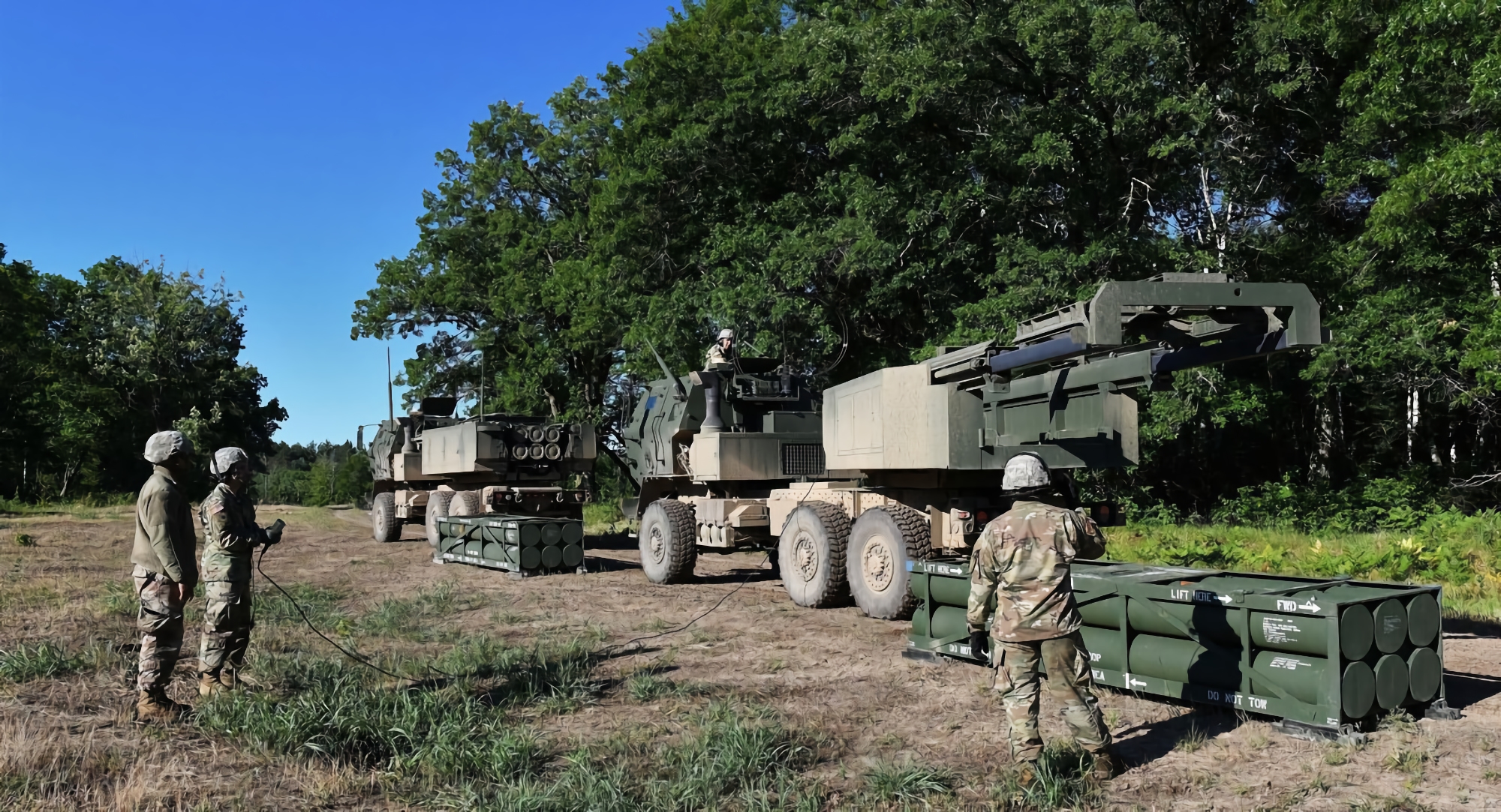Missiles HIMARS, obusiers de 105 mm, 100 HMMWV, lunettes de vision nocturne et 50 véhicules médicaux blindés : les États-Unis ont publié une liste d'armes d'une valeur de 675 millions de dollars à transférer à l'Ukraine.