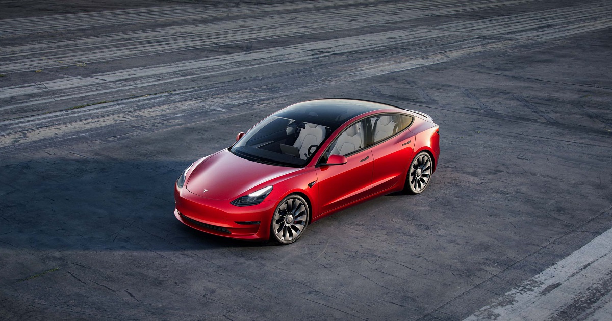 Tesla rilascerà una versione aggiornata dell'auto elettrica Model 3 nel 2023
