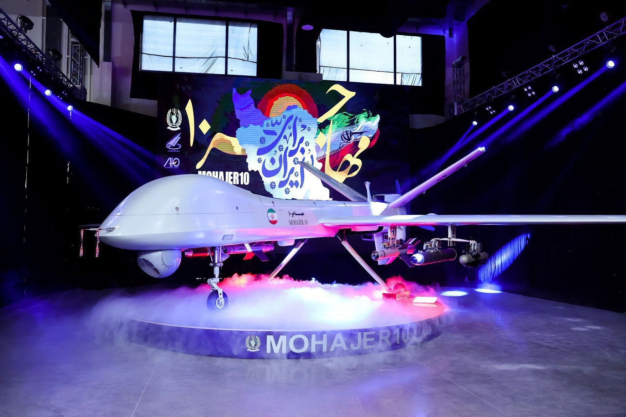 Irán ha presentado el avión no tripulado de ataque y reconocimiento Mohajer-10 con un diseño similar al MQ-9 Reaper, puede volar a una velocidad de 210 kilómetros por hora hasta 2.000 kilómetros de distancia