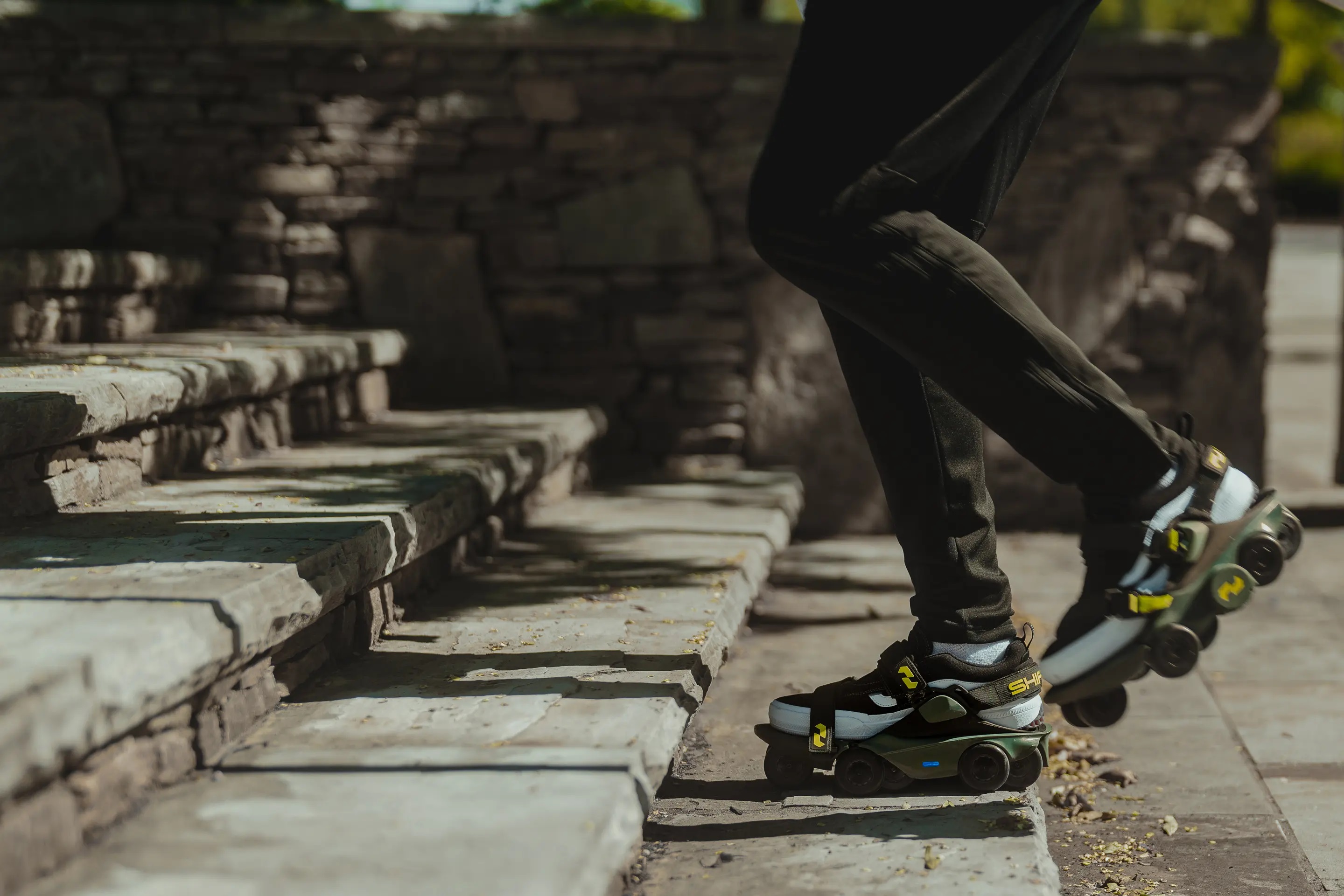 Stumble Minimal on The world's fastest shoes: Moonwalkers - electric-powered roller skates  that increase walking speed by 250% - are available on Kickstarter |  gagadget.com