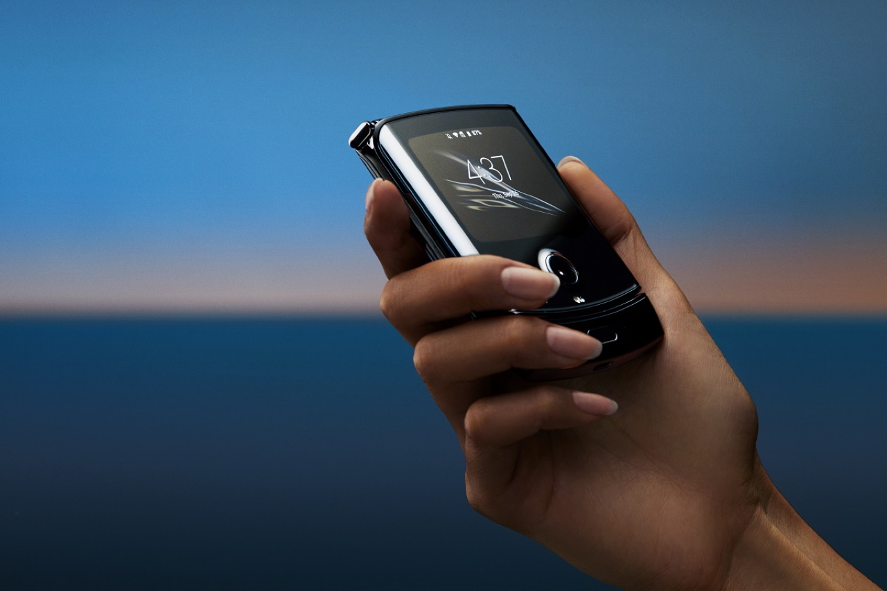 Motorola RAZR: «розкладачка» із POLED-дисплеєм, процесором Snapdragon 710, 6 ГБ оперативної пам'яті, ОС Android та цінником у $1500.
