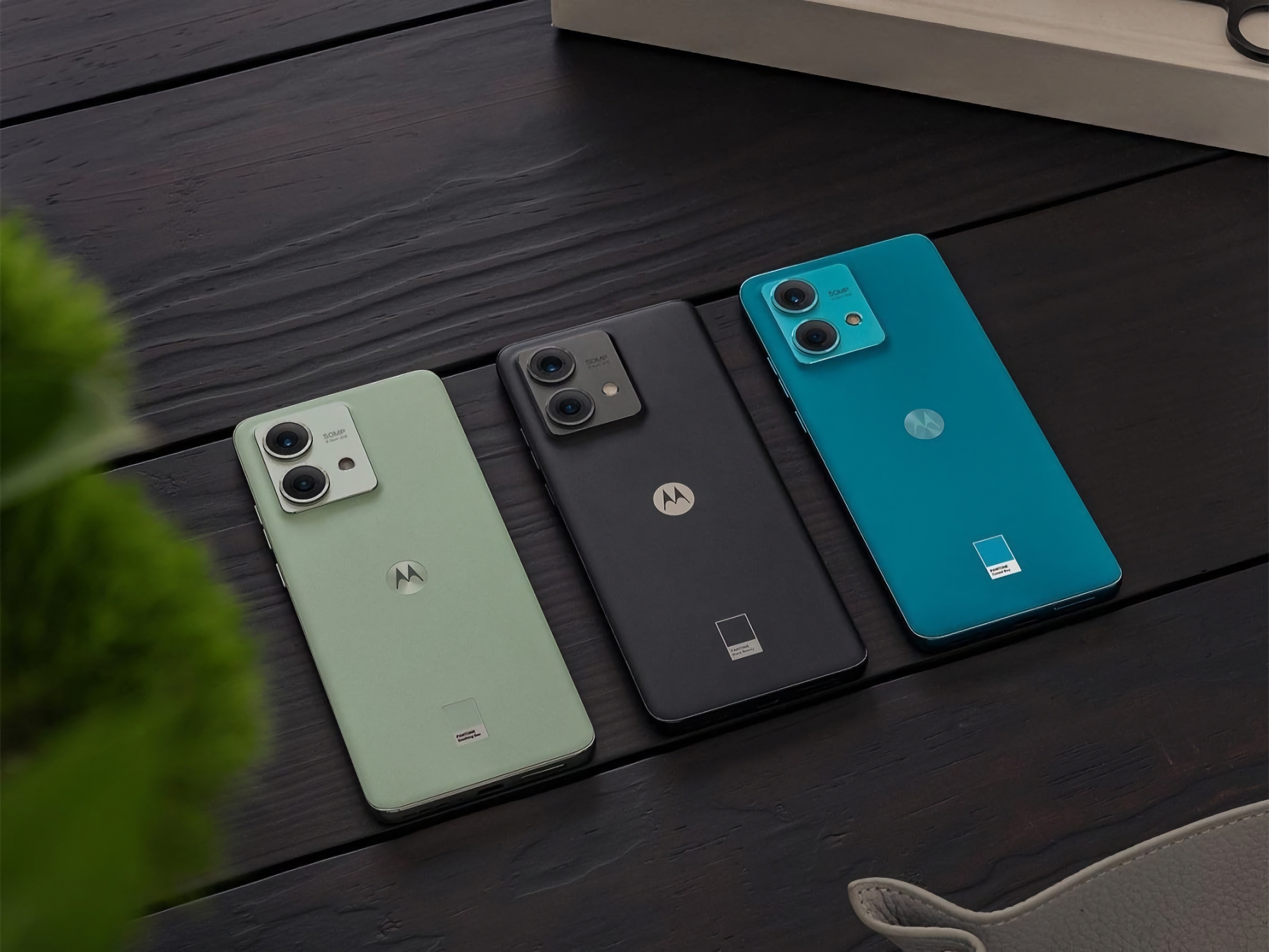 Motorola Edge 40-brukere har begynt å motta Android 14
