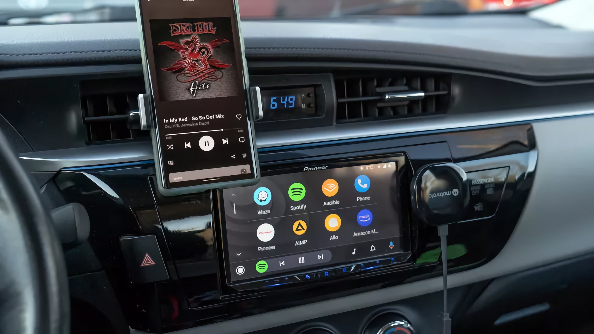 Motorola MA1 a la venta en Amazon por 69 €: un dispositivo que permite usar Android Auto de forma inalámbrica en el coche