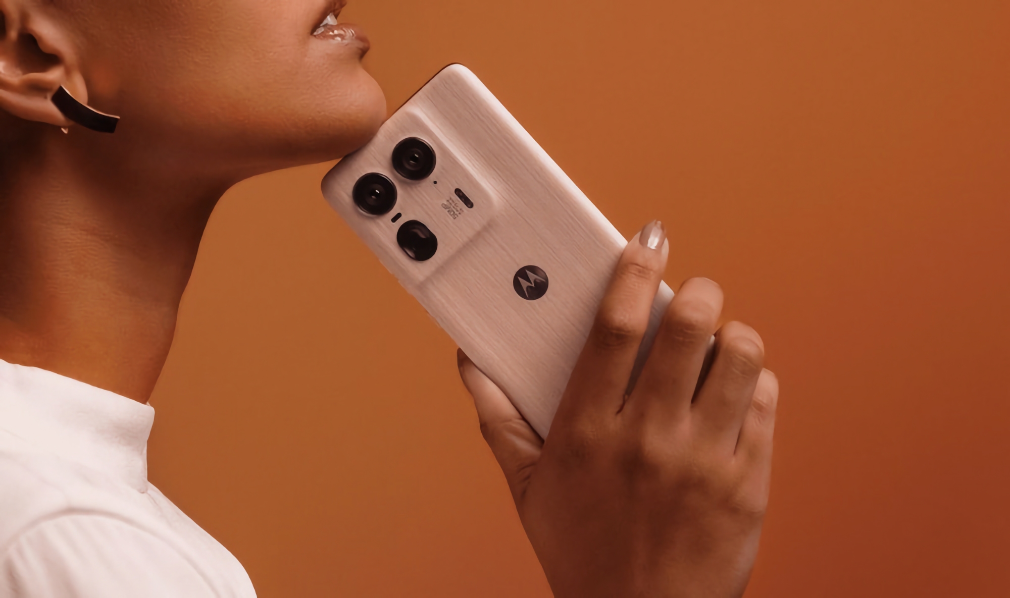 C'est officiel : le smartphone phare Motorola X50 Ultra équipé d'une puce Snapdragon 8s Gen 3 sera présenté le 16 mai.