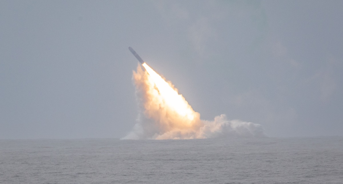 De Amerikaanse atoomonderzeeër USS Louisiana (SSBN 743) heeft met succes de Trident II D5LE, 's werelds meest geavanceerde intercontinentale ballistische raket, gelanceerd.