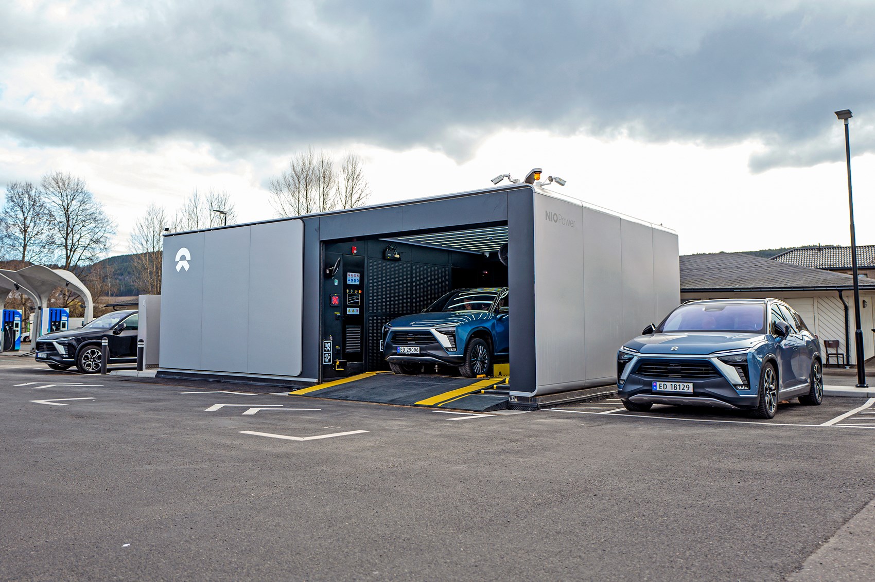 NIO y Shell ponen en marcha la primera estación europea de sustitución de baterías para coches eléctricos