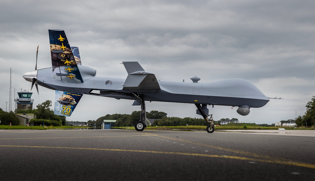 La Royal Netherlands Air Force ha ricevuto il suo primo drone multiruolo MQ-9A Reaper da 30 milioni di dollari, che sarà armato con bombe GBU-12 e missili AGM-114 Hellfire II.