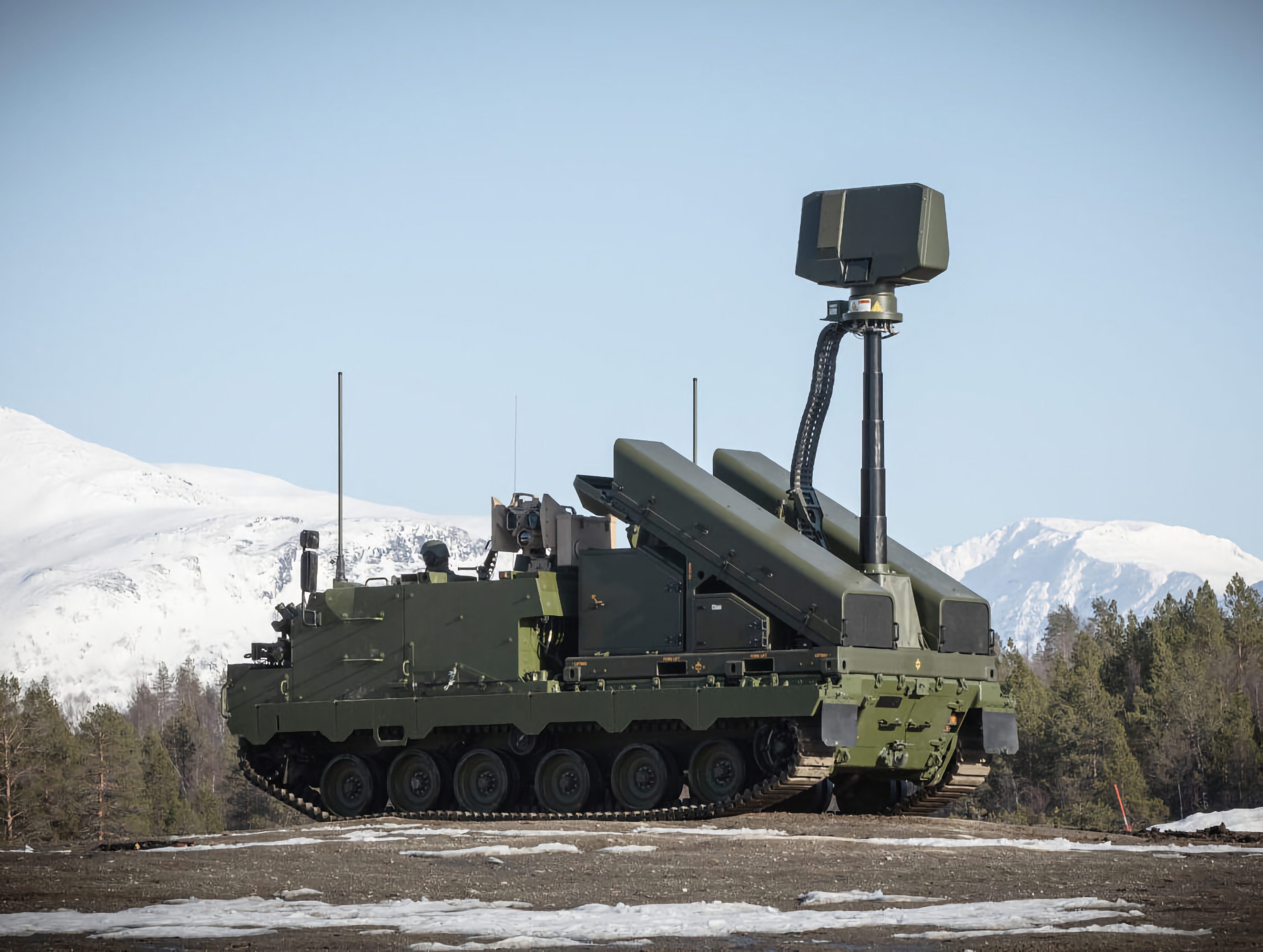 Deutschland wird für die Ukraine moderne norwegische NOMADS SAMs kaufen, die IRIS-T und AIM-9 Sidewinder Raketen einsetzen können.