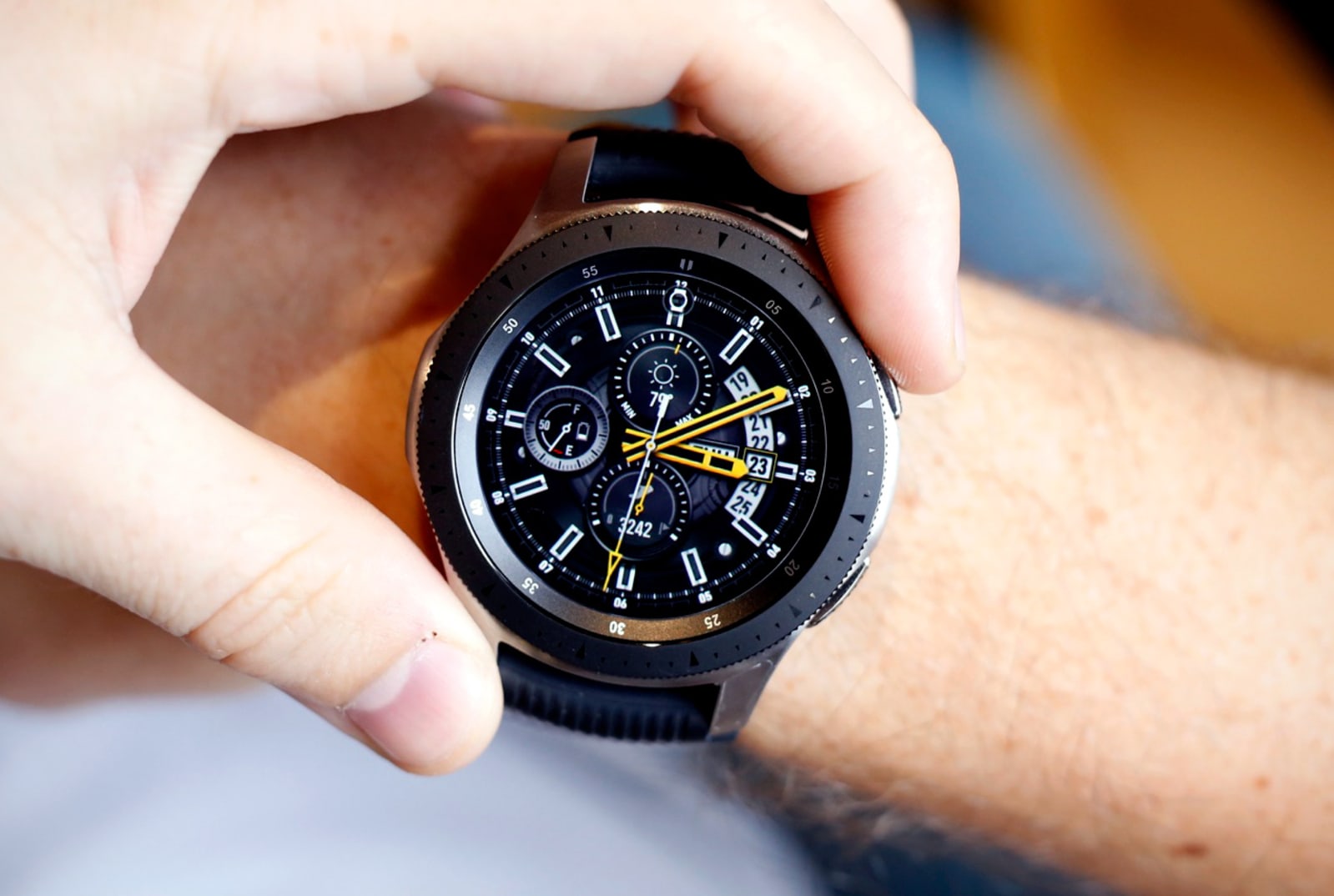 Часы samsung watch обзор. Samsung watch 3. Самсунг вотч с безелем. Samsung Galaxy watch 2018. Samsung Galaxy watch с безелем.