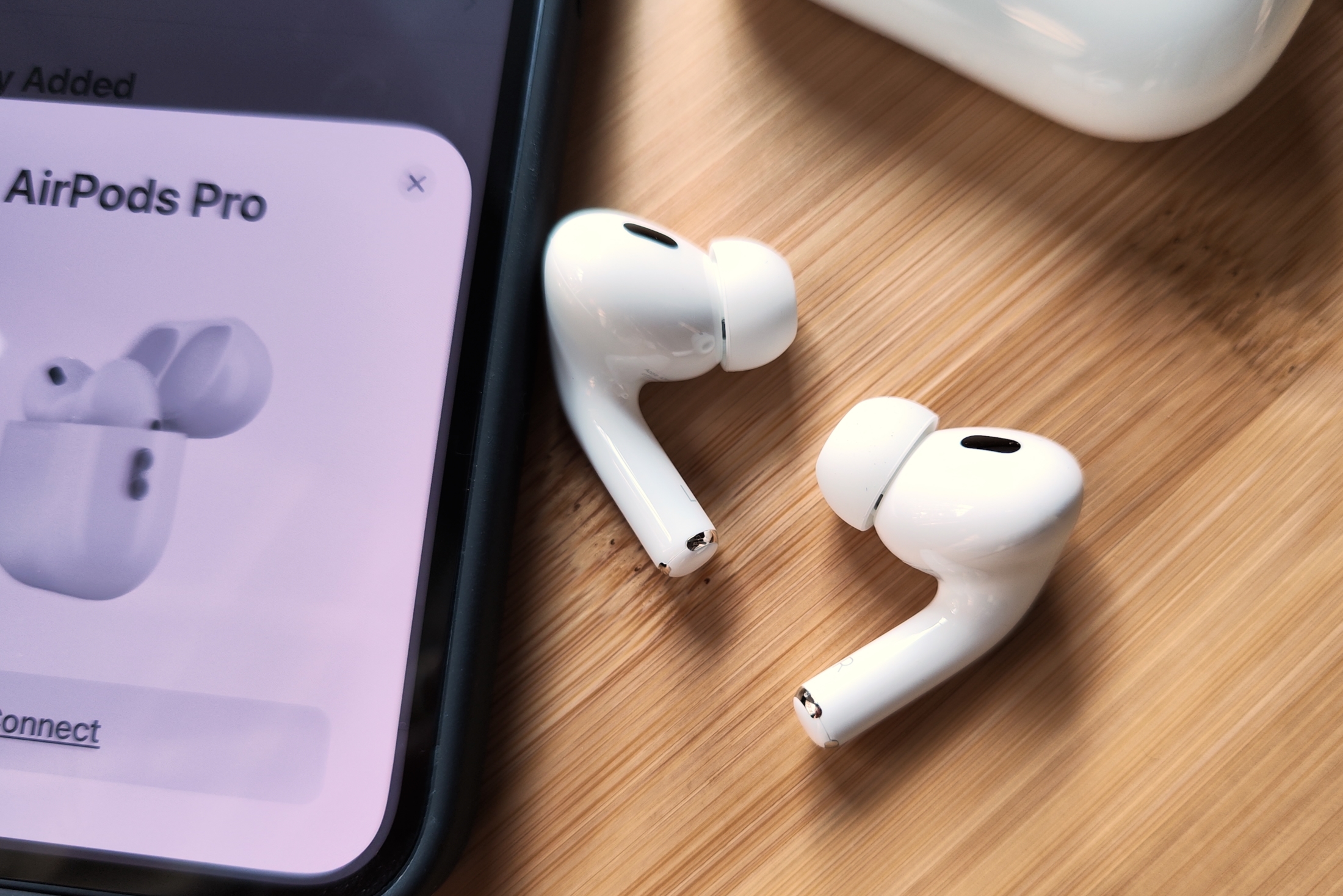 Apple has released a new firmware version for AirPods, AirPods Pro and AirPods Max