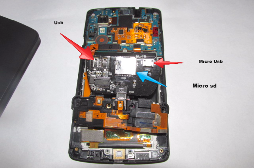 Моддер добавил в Nexus 5 слот для карт MicroSD