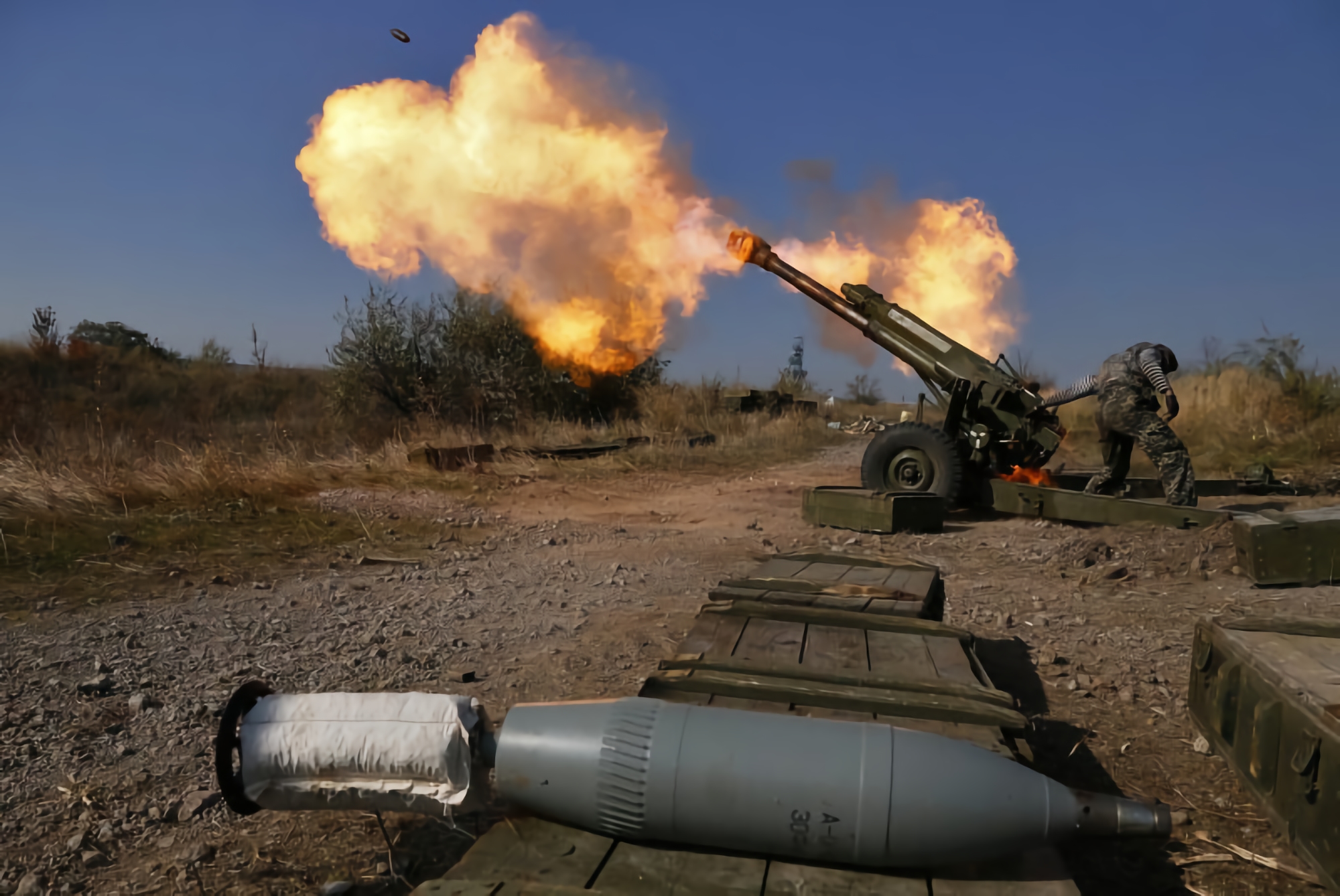 Las AFU destruyen un raro sistema de artillería soviético Nona-K y su munición (vídeo)
