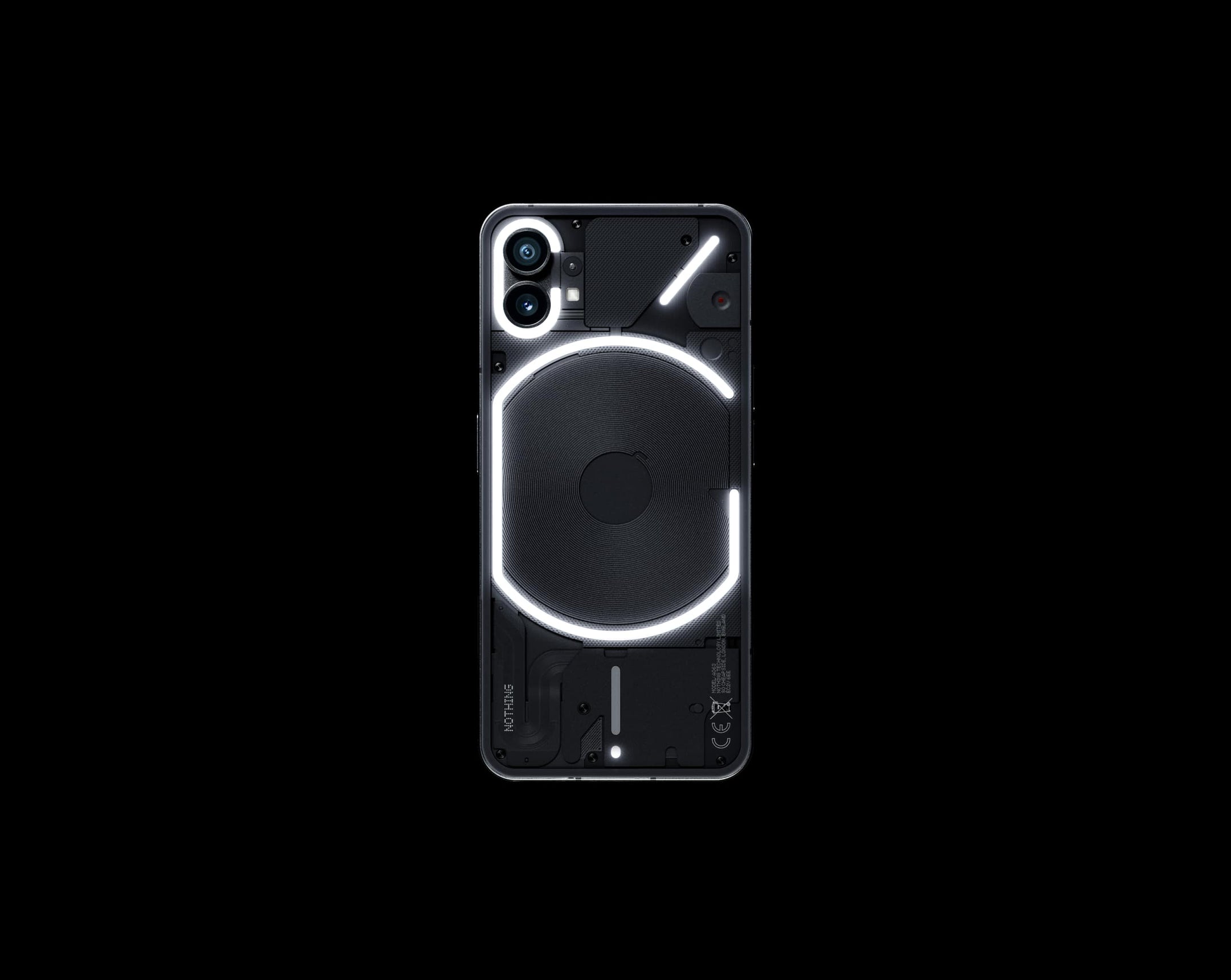 Le Nothing Phone (1) avec écran OLED 120Hz, puce Snapdragon 778G+ et rétroéclairage Glyph est en vente sur Amazon pour une réduction allant jusqu'à 80 euros