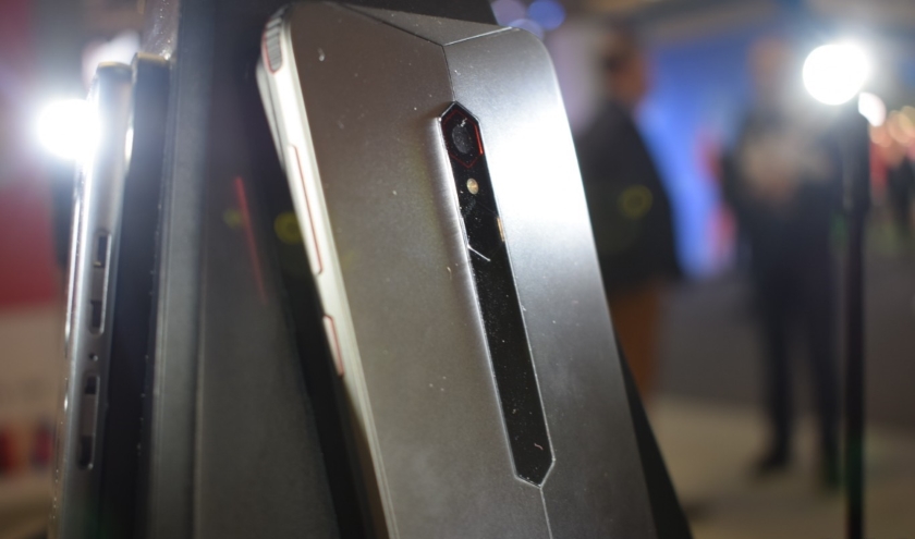 Рендер игрового смартфона Nubia Red Devil: необычный дизайн и экран с минимальными рамками