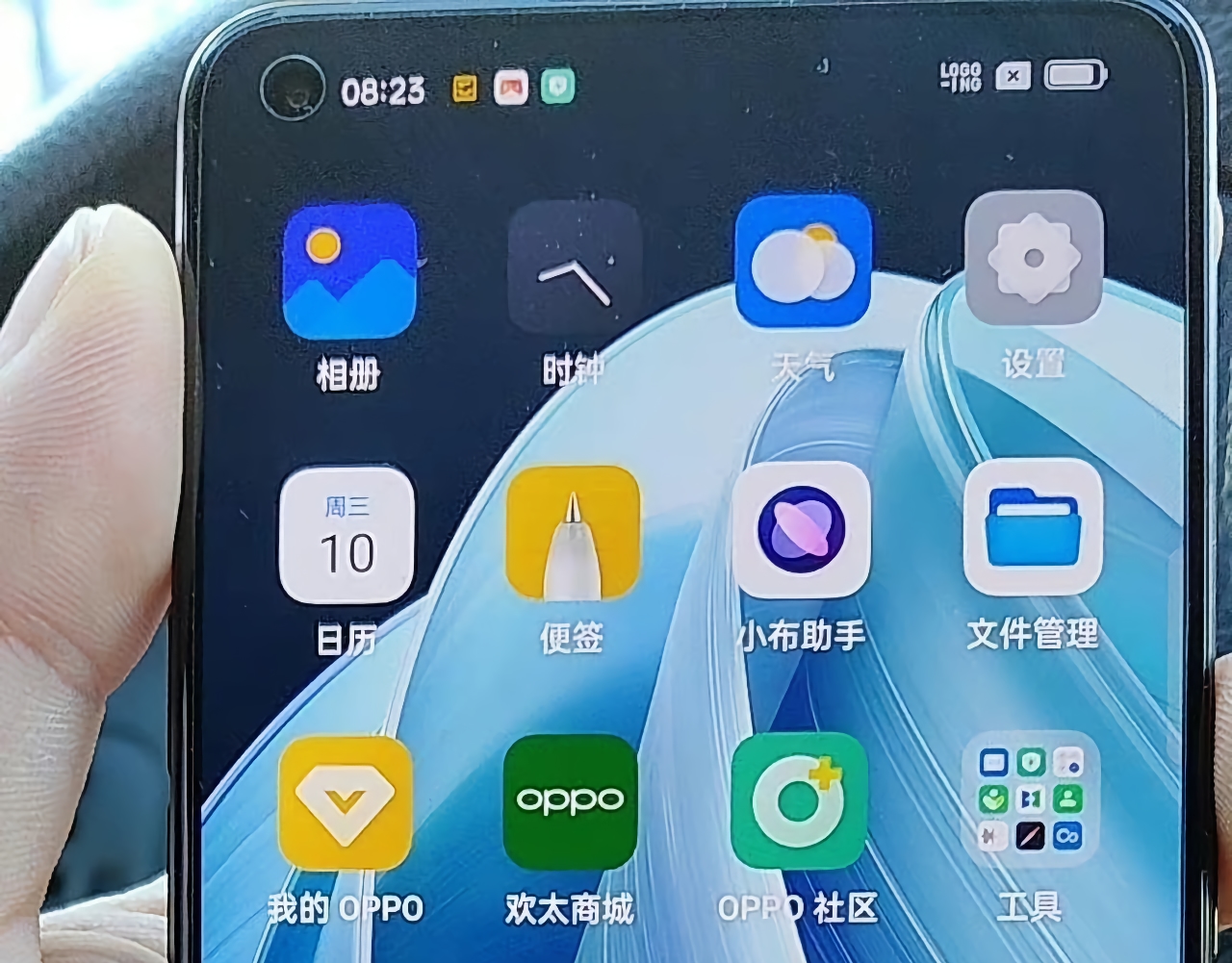 OPPO Reno 7 Pro with a "hole" screen with no curves and thin bezels spotted in a photo