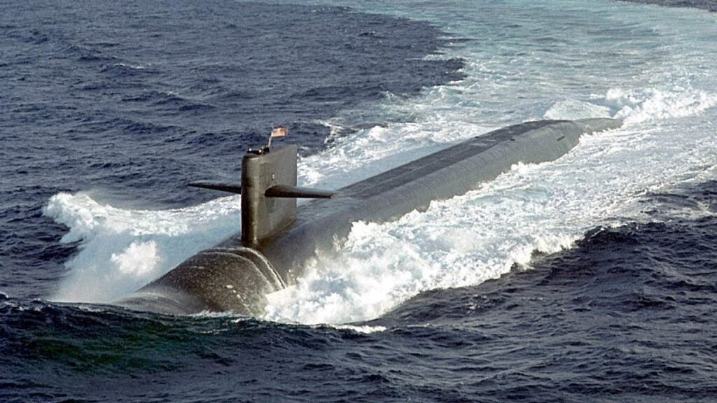 Un sous-marin américain à propulsion nucléaire de classe Ohio transportant 20 missiles balistiques intercontinentaux Trident II et des armes nucléaires est arrivé en Corée du Sud pour la première fois depuis 1981.