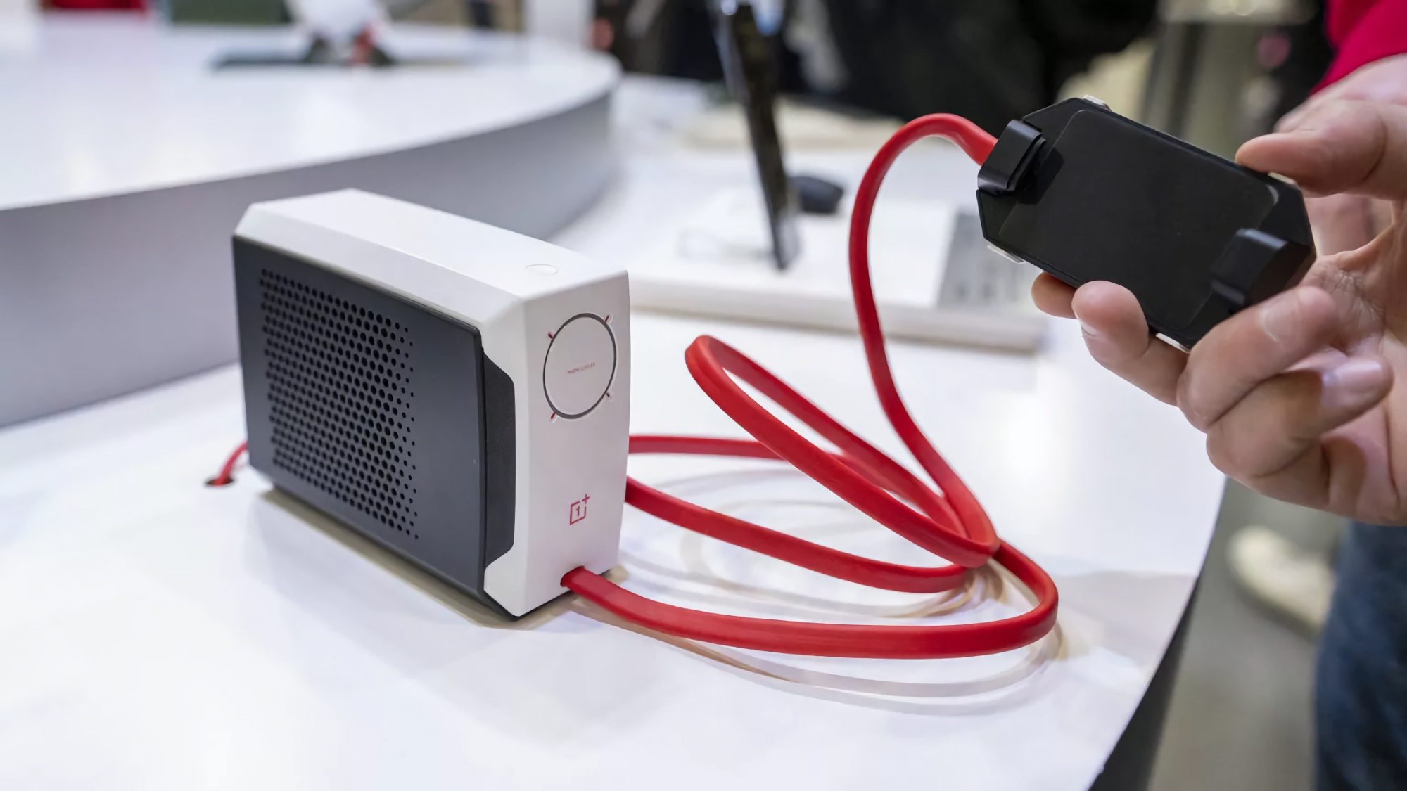 OnePlus has introduced the OnePlus 45W Liquid Cooler: an accessory that reduces smartphone temperatures by 20°C