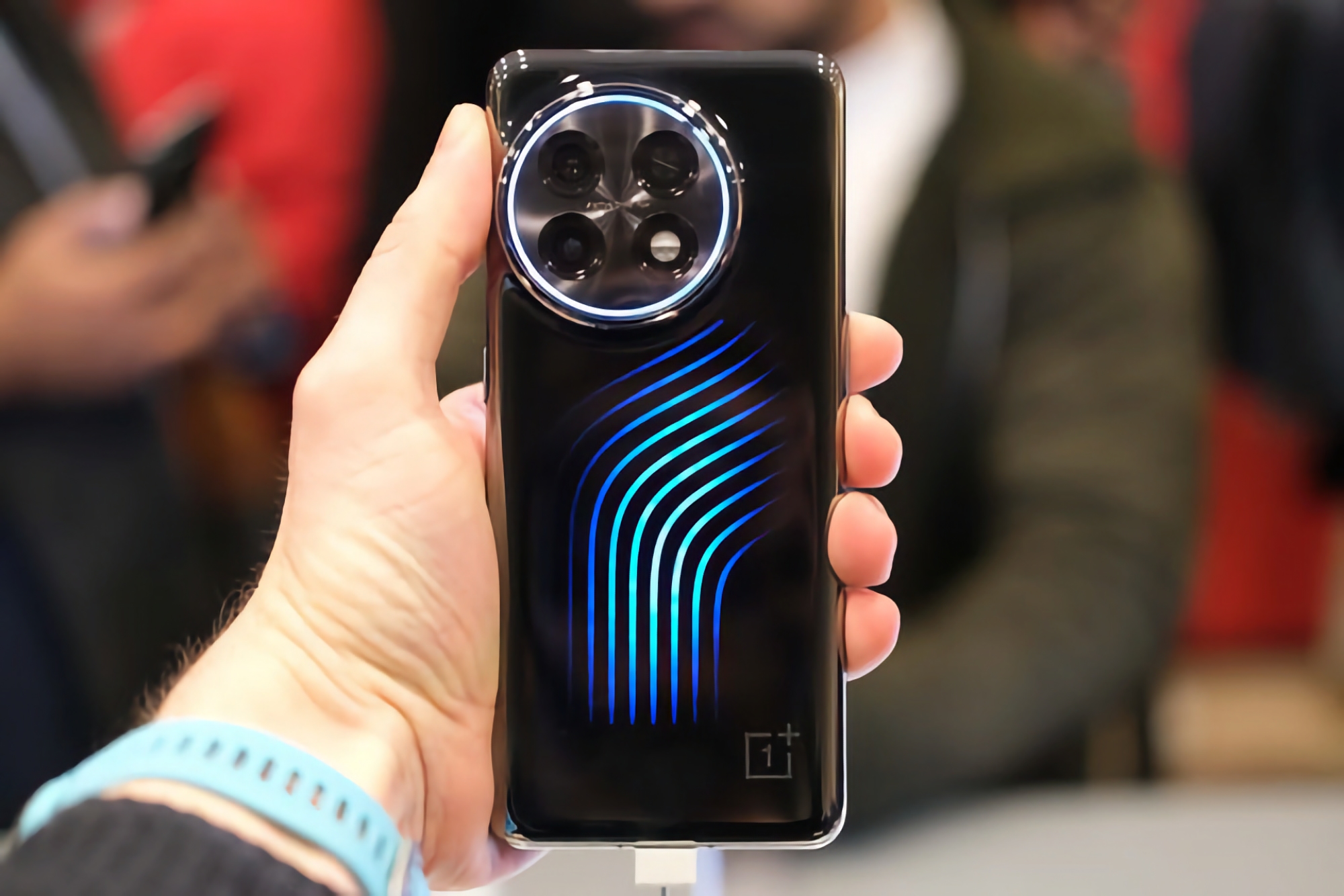 MWC 2023: OnePlus enthüllt das OnePlus 11 Concept mit Active CryoFlux, einer Technologie mit leuchtendem Kühlsystem