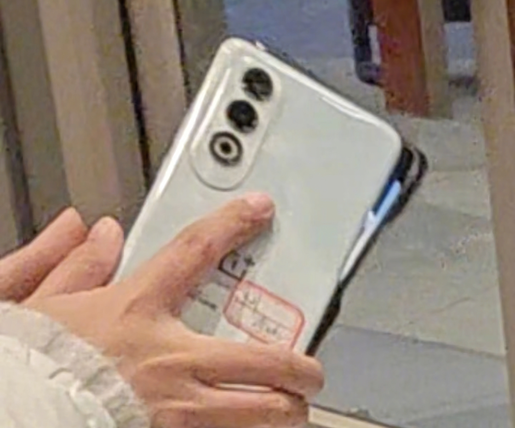 OnePlus Ace 3V (også kjent som OnePlus Nord 4) med nytt design har dukket opp på et bilde