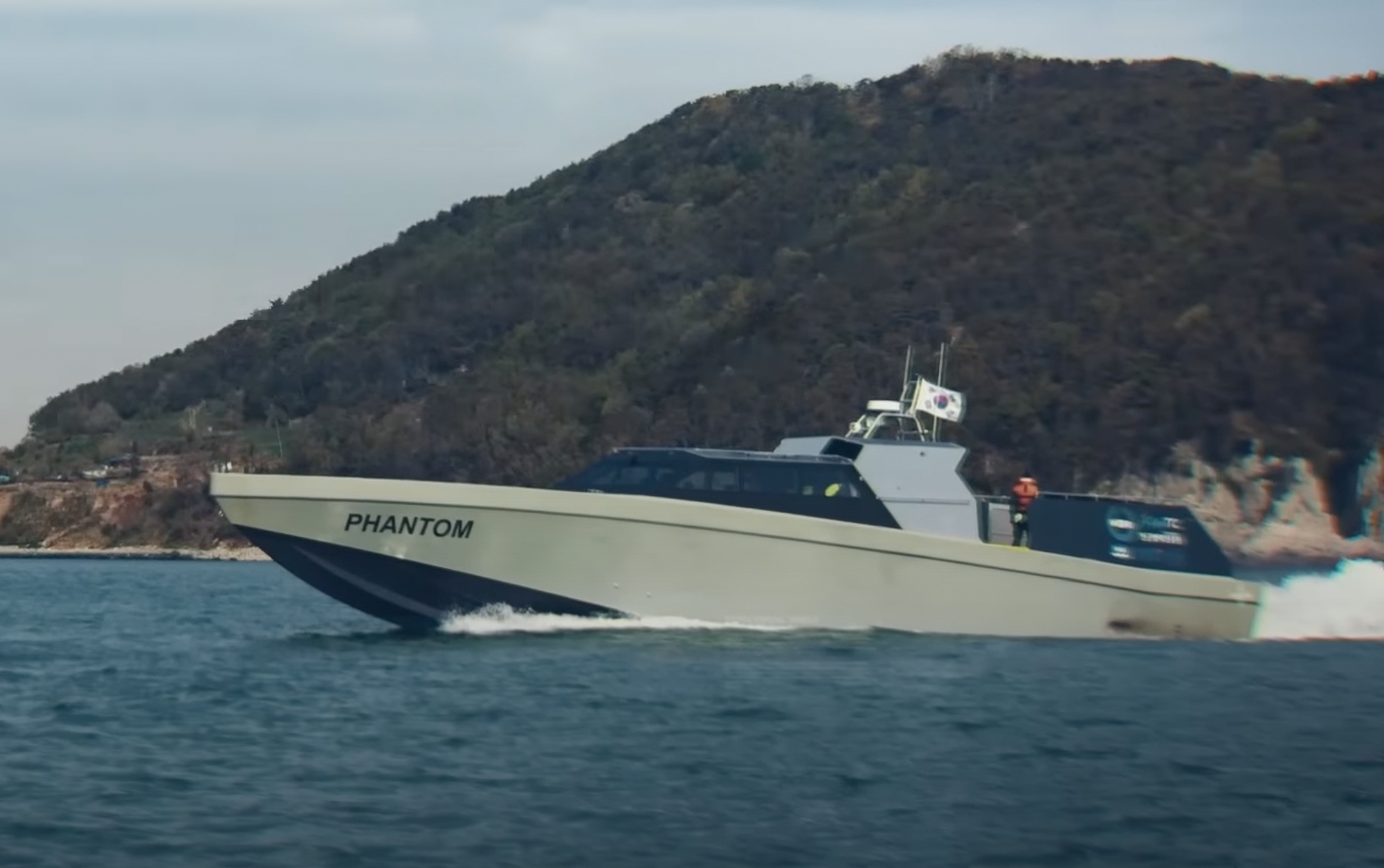 В Южной Корее представили современный катер-перехватчик Phantom, он получил пулемёт и боевой модуль RCWS