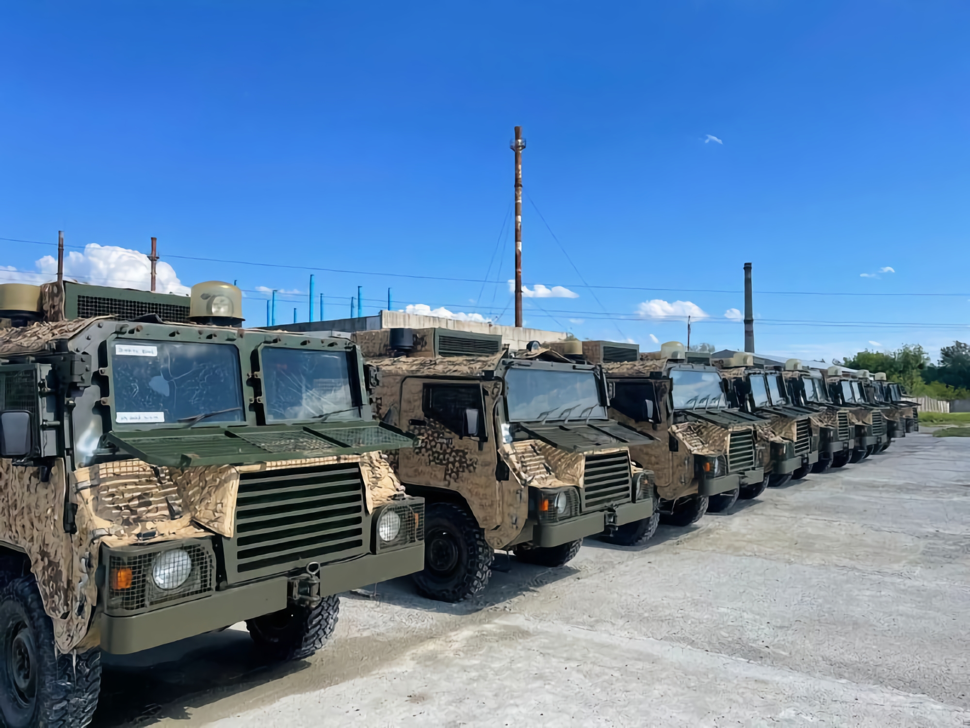 I difensori ucraini hanno ricevuto veicoli fuoristrada blindati Pinzgauer