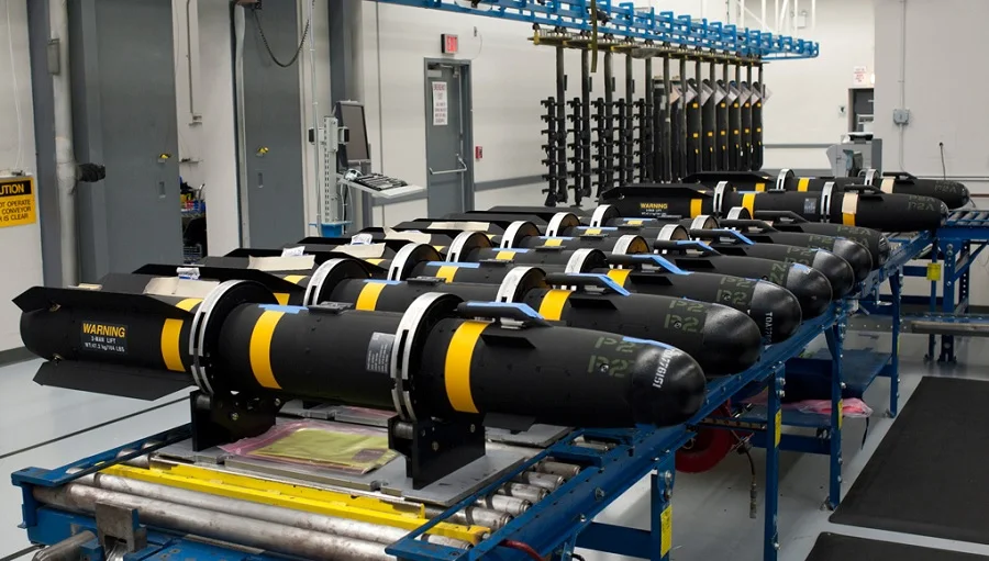 Le département d'État américain approuve la vente à la France de 1 515 missiles antichars AGM-114R2 d'une valeur de 203 millions de dollars.