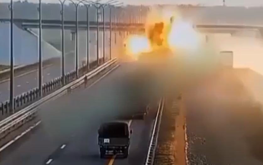 Russische Kampfhubschrauber griffen eine Autobahn an, um den Vormarsch der PMC Wagner auf Moskau zu verlangsamen, verfehlten jedoch ein ziviles Fahrzeug und zerstörten es