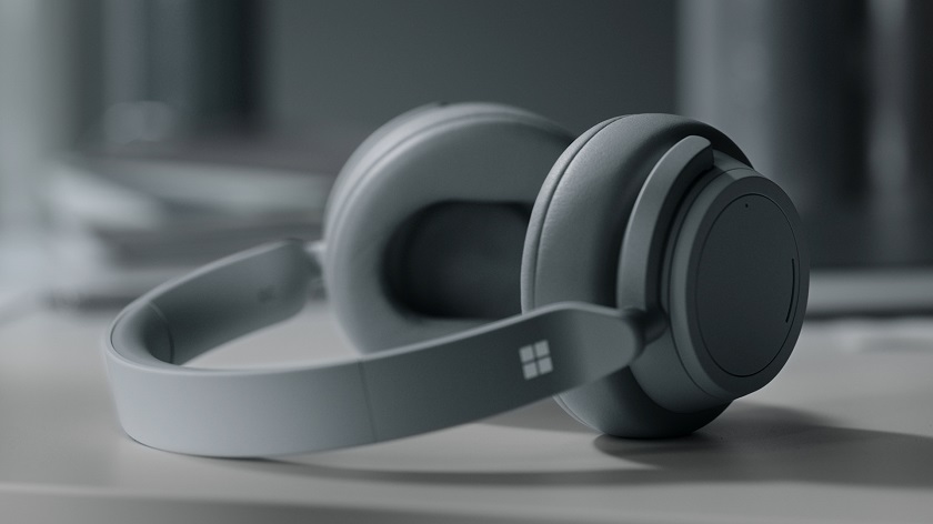 Microsoft зробила знижку в $100 на навушники Surface