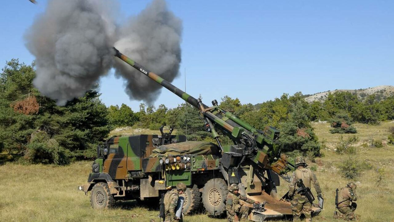 Emmanuel Macron kündigte die Lieferung neuer 155-mm-CAESAR-Haubitzen mit Eigenantrieb an die Ukraine im Jahr 2023 an
