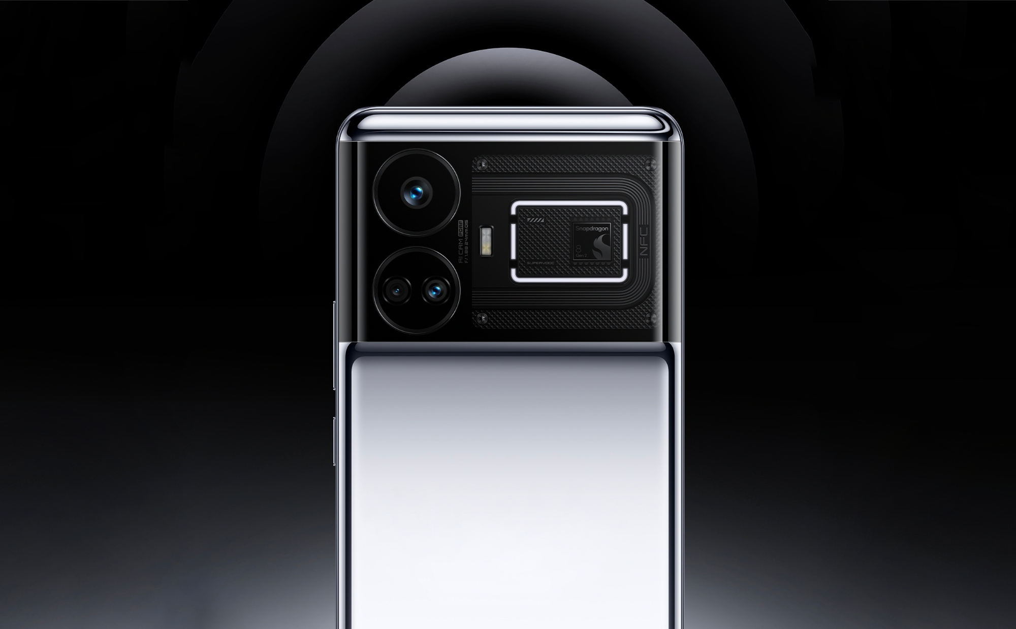 Nå er det offisielt: Realme GT 5 får et 50 MP Sony IMX890-hovedkamera med optisk stabilisering.