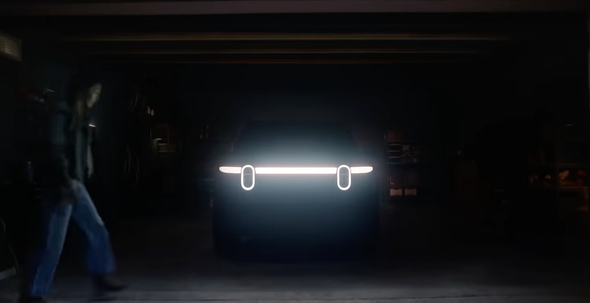Een concurrent voor de Tesla Model Y, Hyundai Ioniq 5 en Kia EV6: Rivian heeft de eerste teaser van de elektrische R2 SUV onthuld.