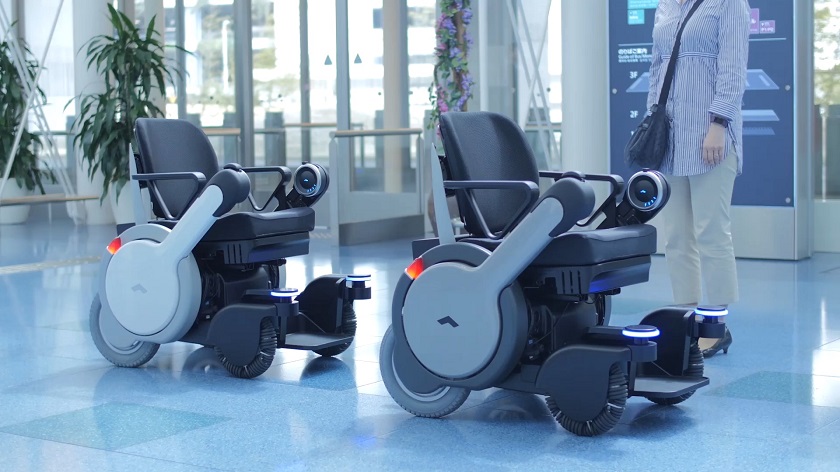 Кресла-коляски Panasonic с автопилотом помогают пассажирам в аэропорту Токио