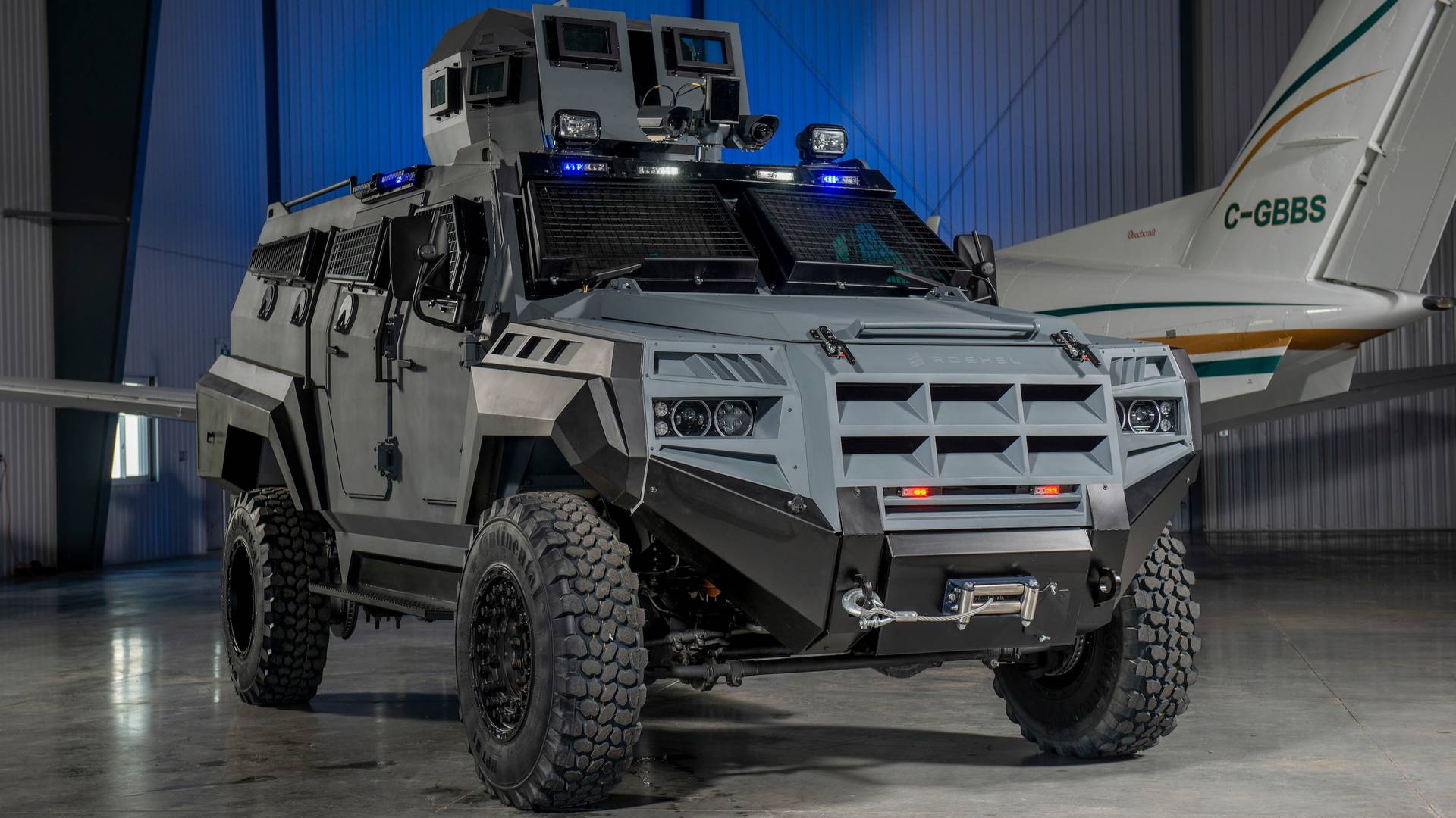 C'est officiel : Le Canada va transférer 200 véhicules blindés modernes Roshel Senator à l'Ukraine