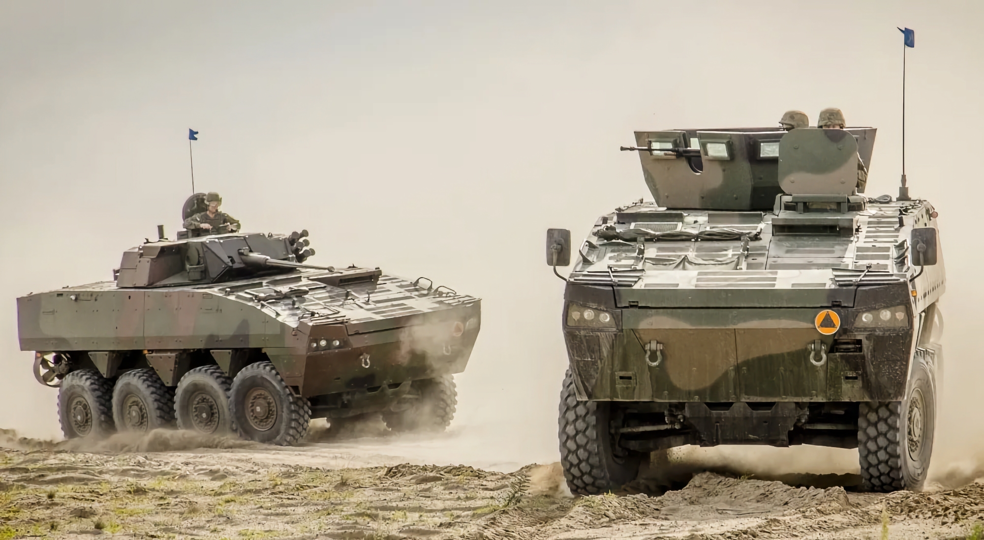 Las AFU ya utilizan vehículos blindados de transporte de tropas polacos Rosomak, que aparecen en el vídeo junto con los tanques Stridsvagn 122 y los BMP CV9040.